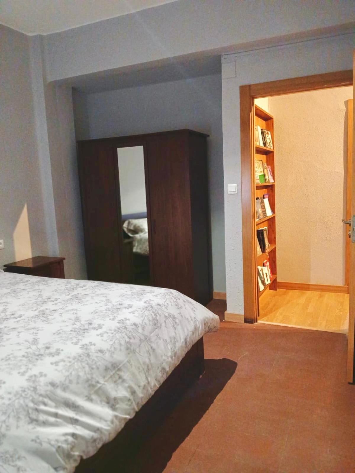 Segundo Antolin Yellow Door Ponferrada Bagian luar foto