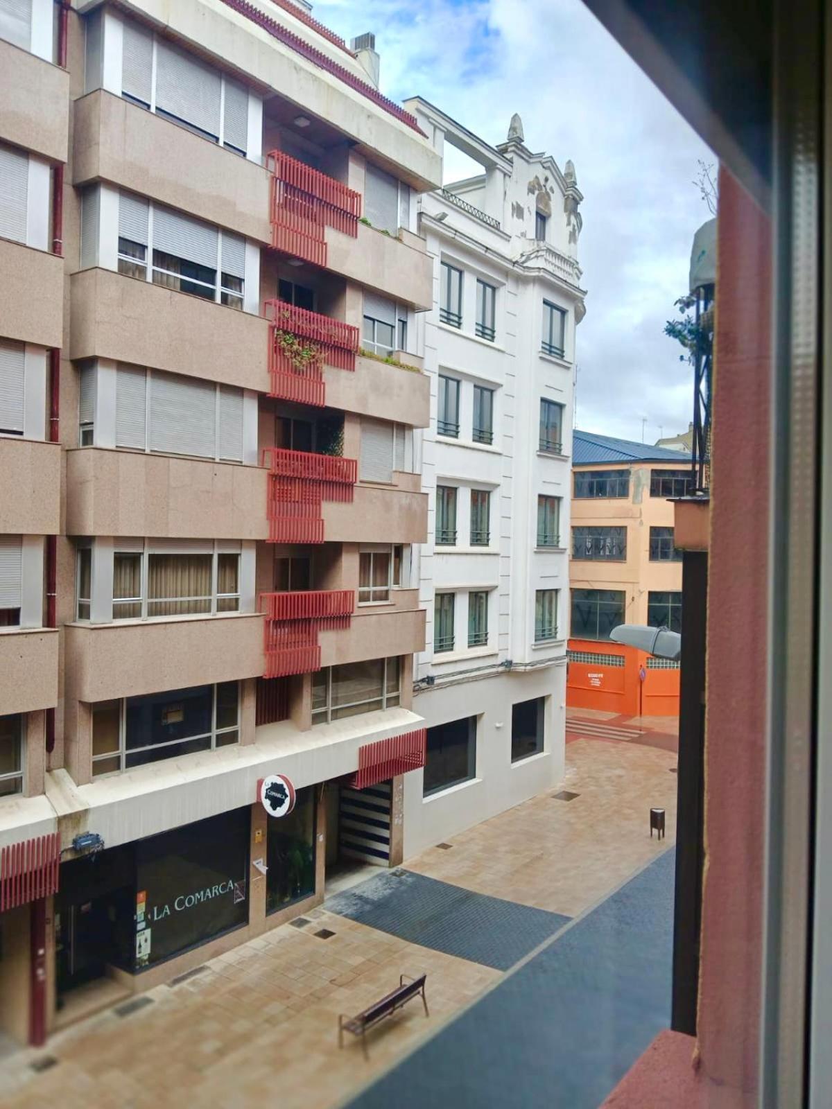 Segundo Antolin Yellow Door Ponferrada Bagian luar foto